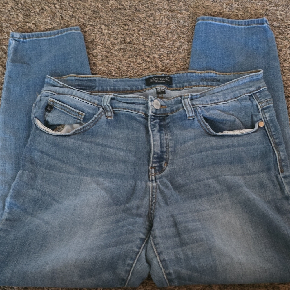 Judy Blue Light Wash Slim Jeans